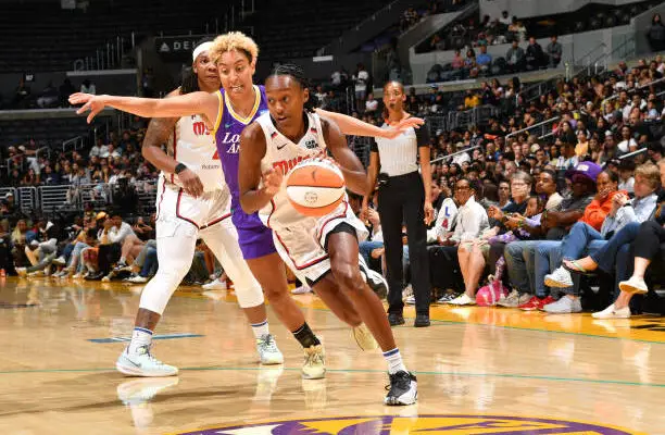 Mystics Shatori Walker-Kimbrough drives to the basket